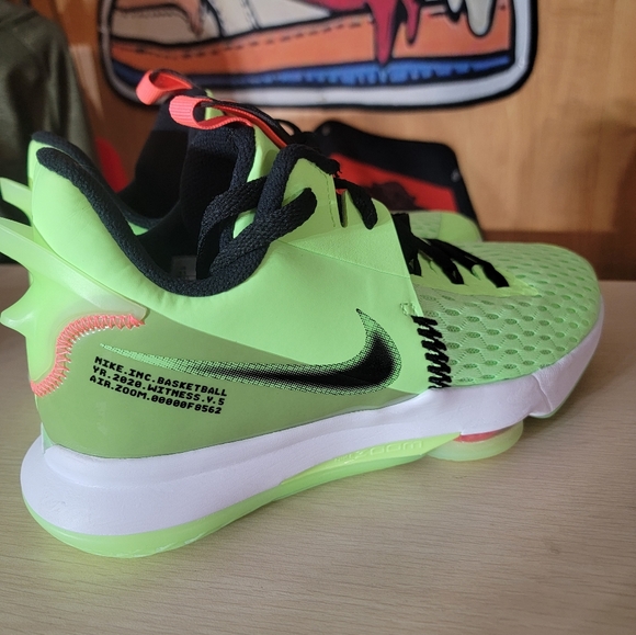 Lebron Witness V Mens Grinch Lime Glow Volt - Picture 3 of 7